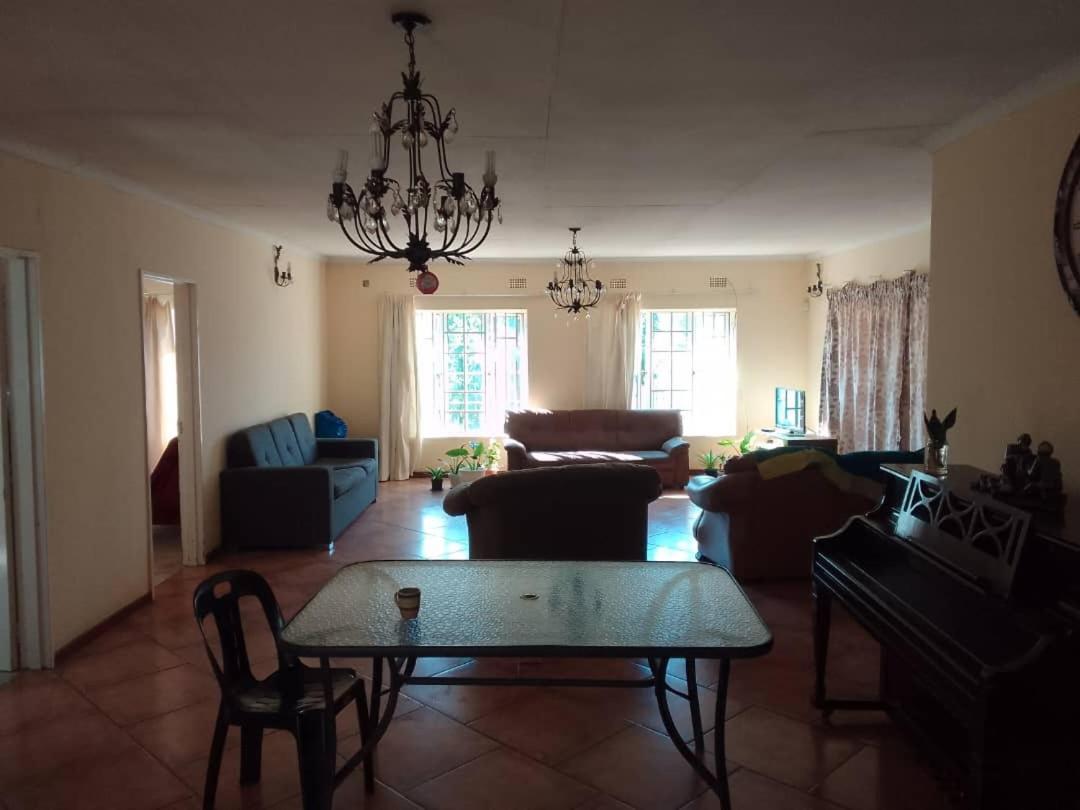 Bed and Breakfast Sugar Shack Backpackers Botswana Gaborone Zewnętrze zdjęcie